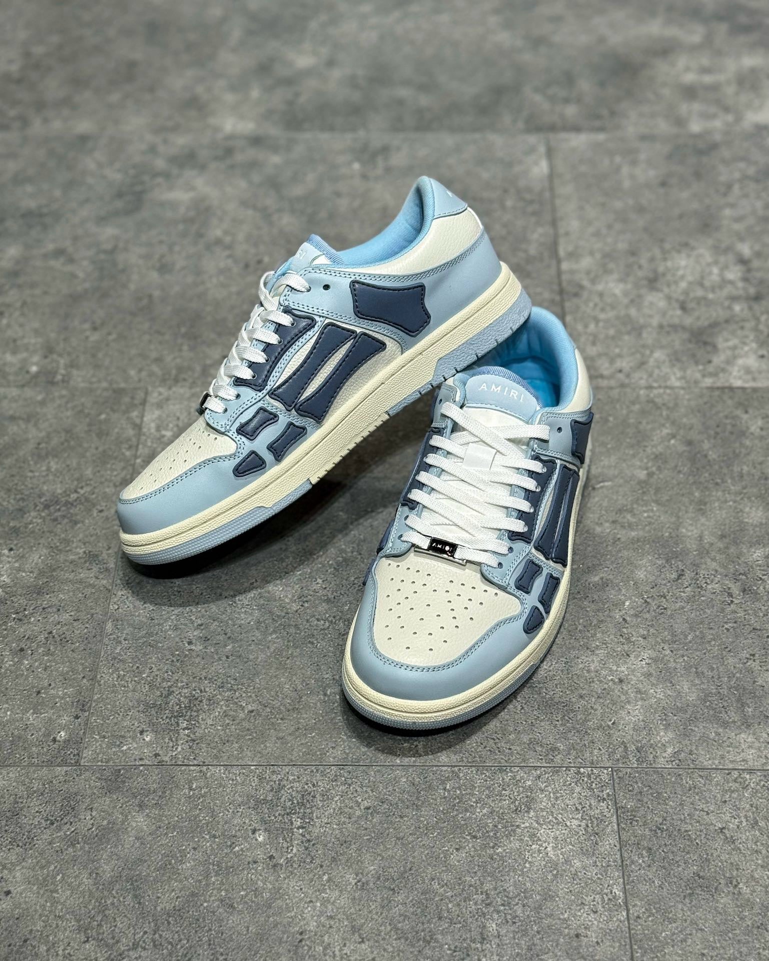 AMR Sneakers