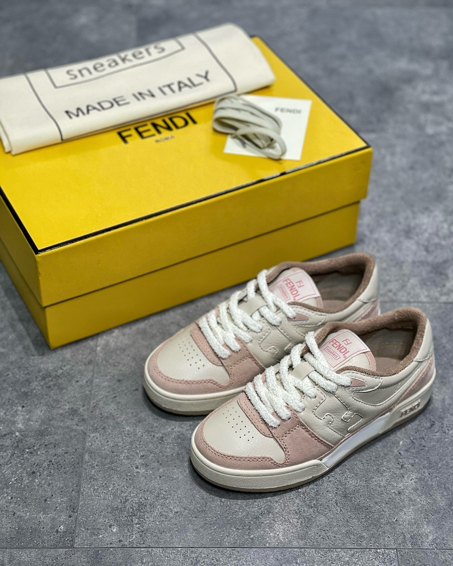 FEN Sneakers