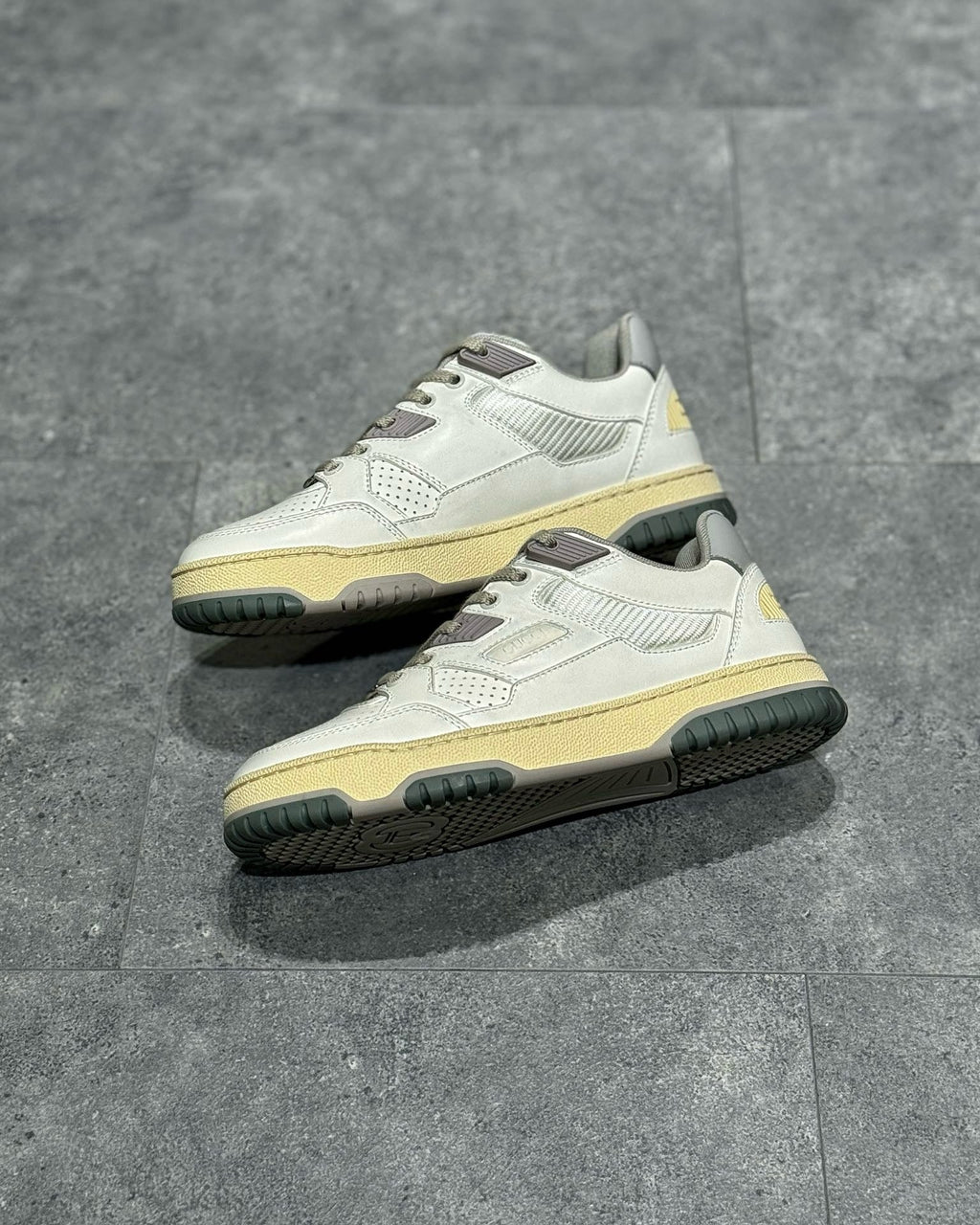 GUC Sneakers