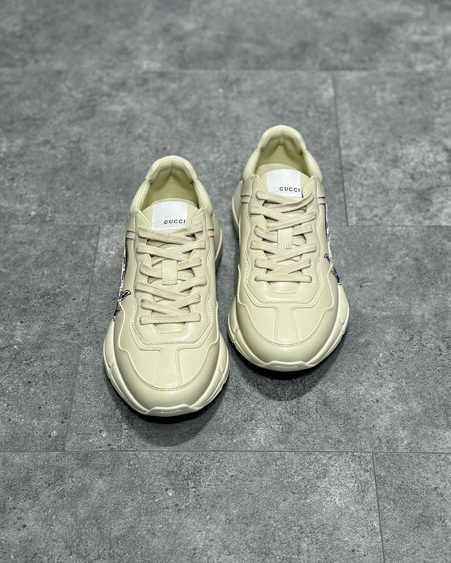GUC Sneakers