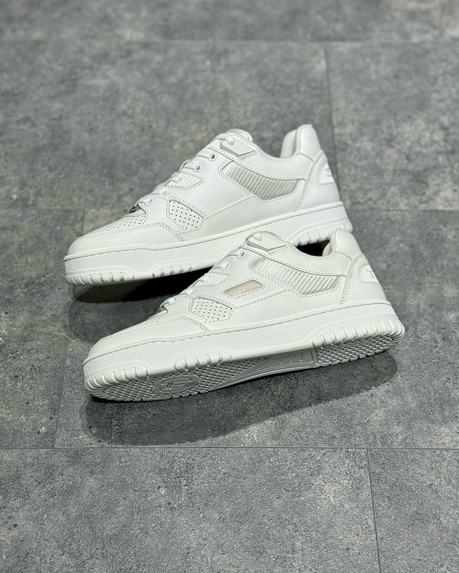 GUC Sneakers