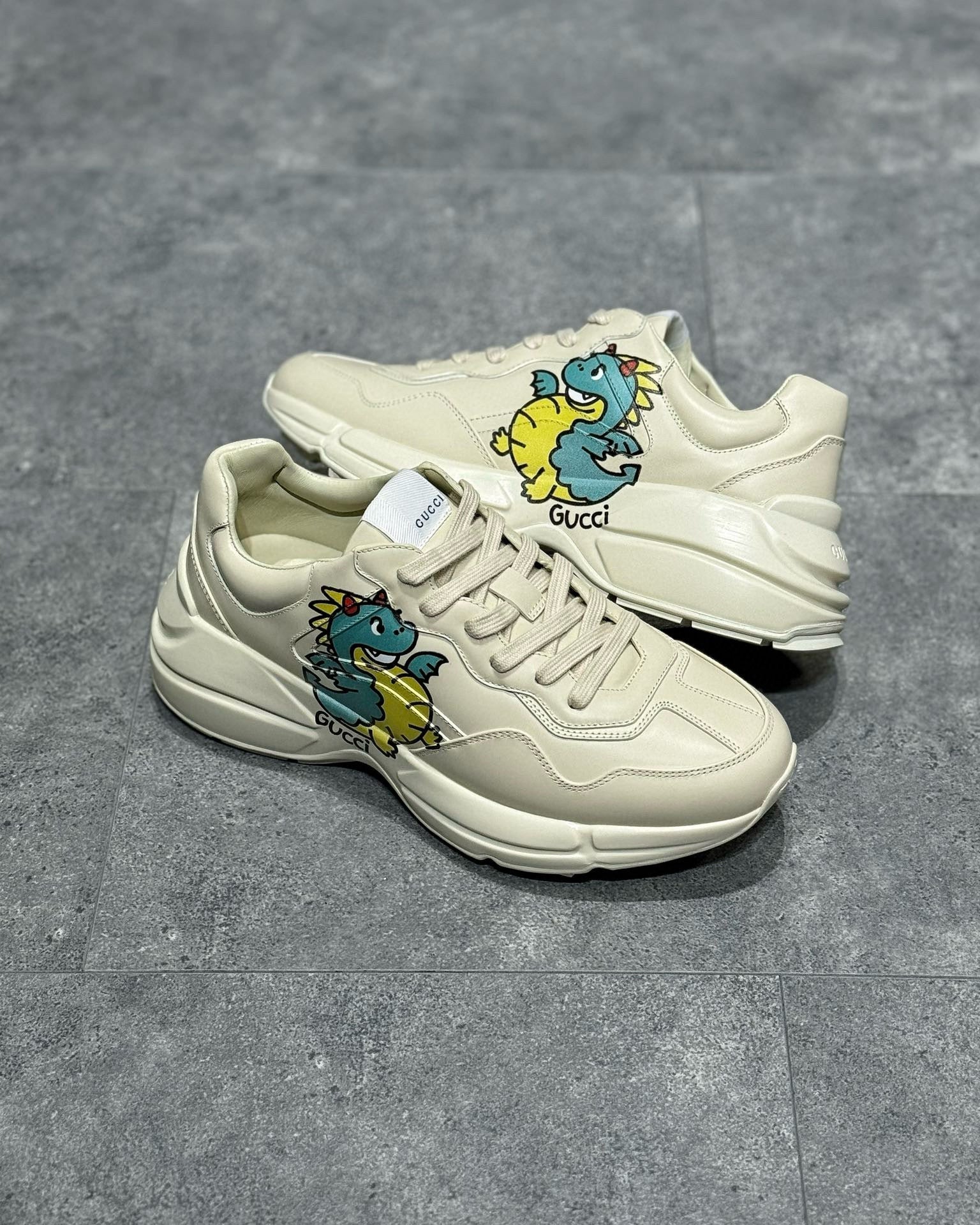 GUC Sneakers