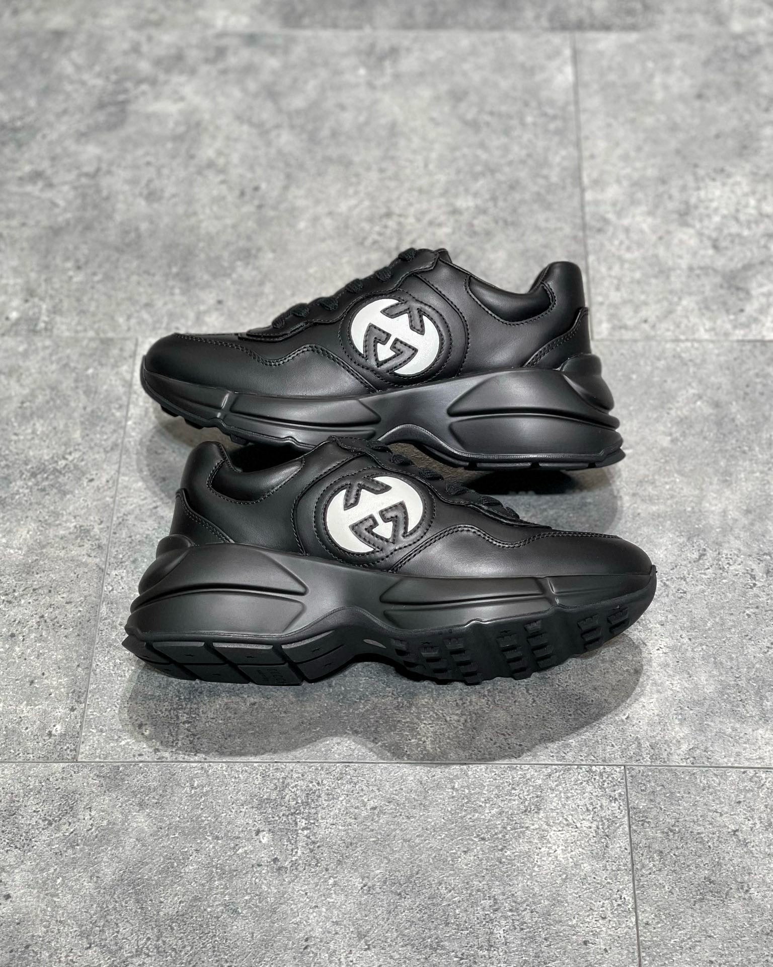 GUC Sneakers