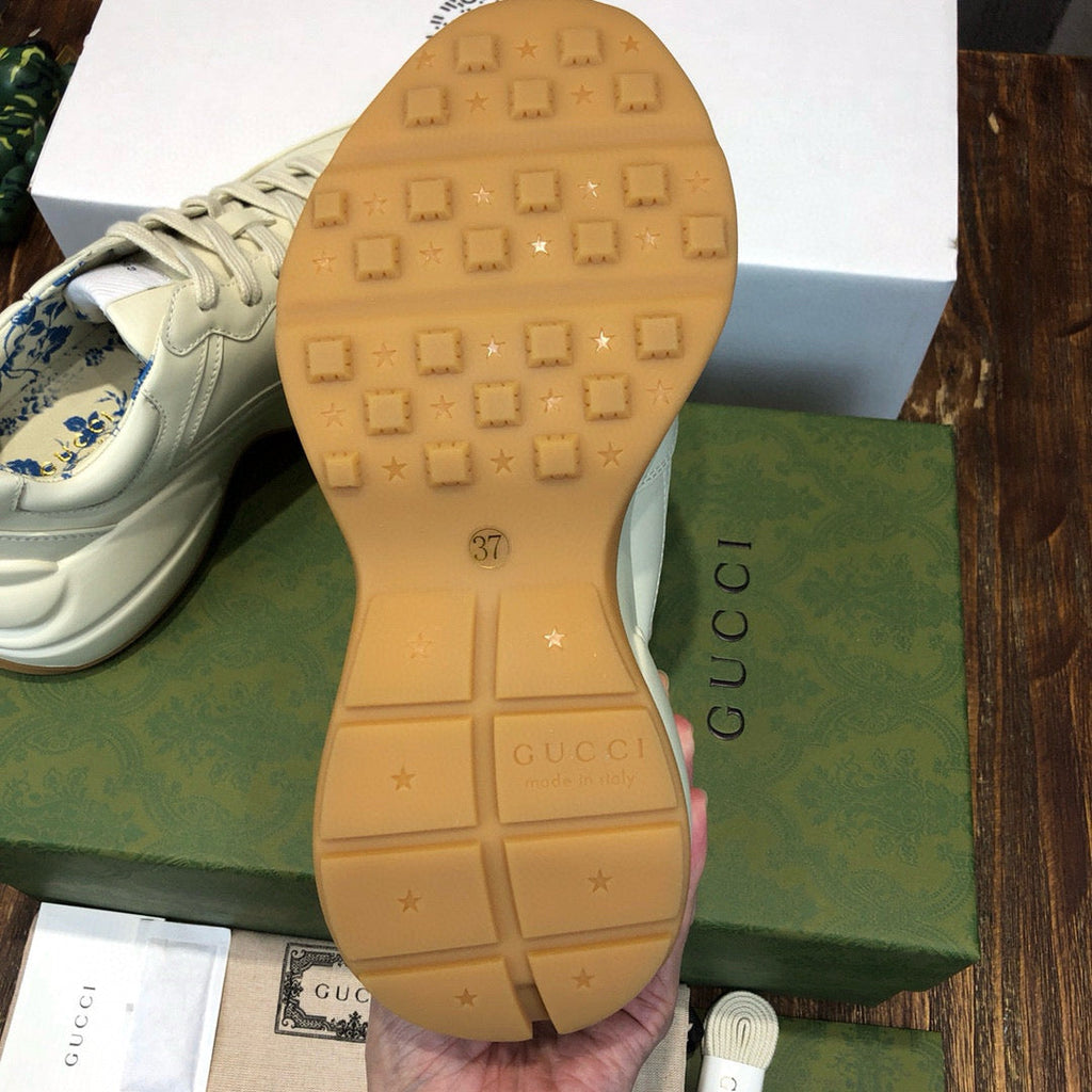 GUC Sneakers