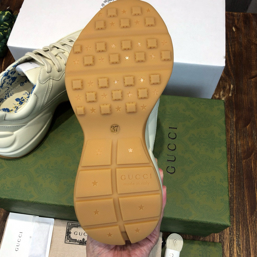 GUC Sneakers