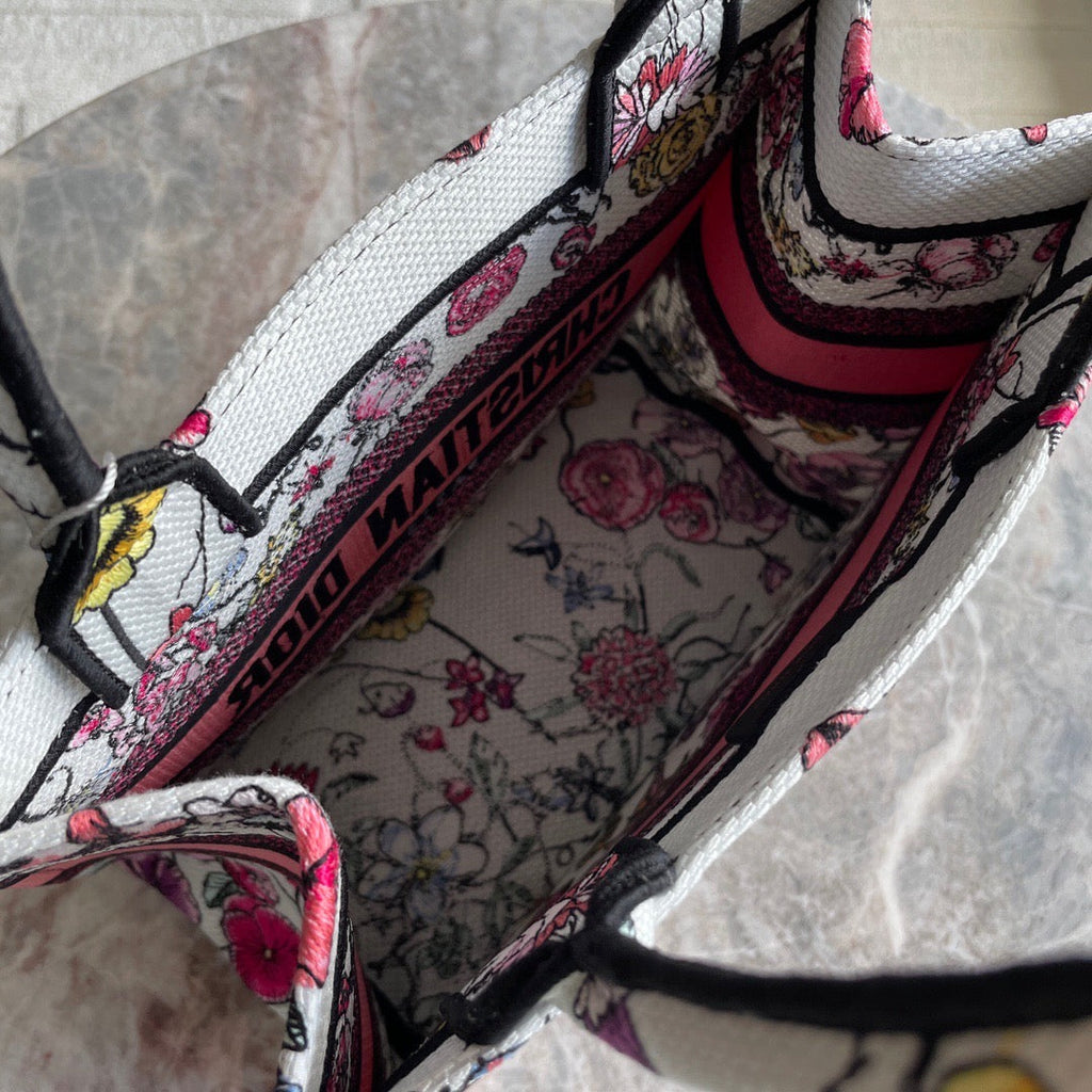 DIO Book Tote