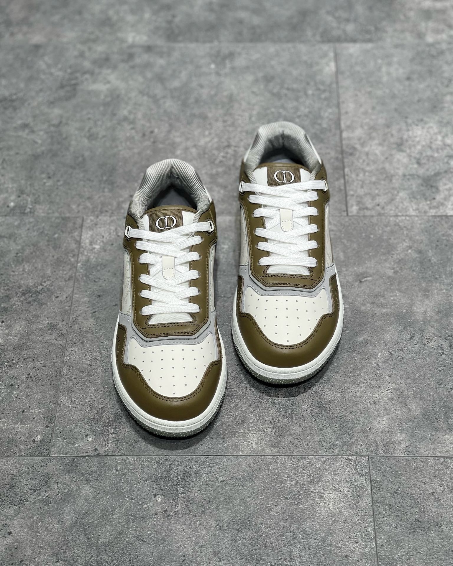 DIO Sneakers