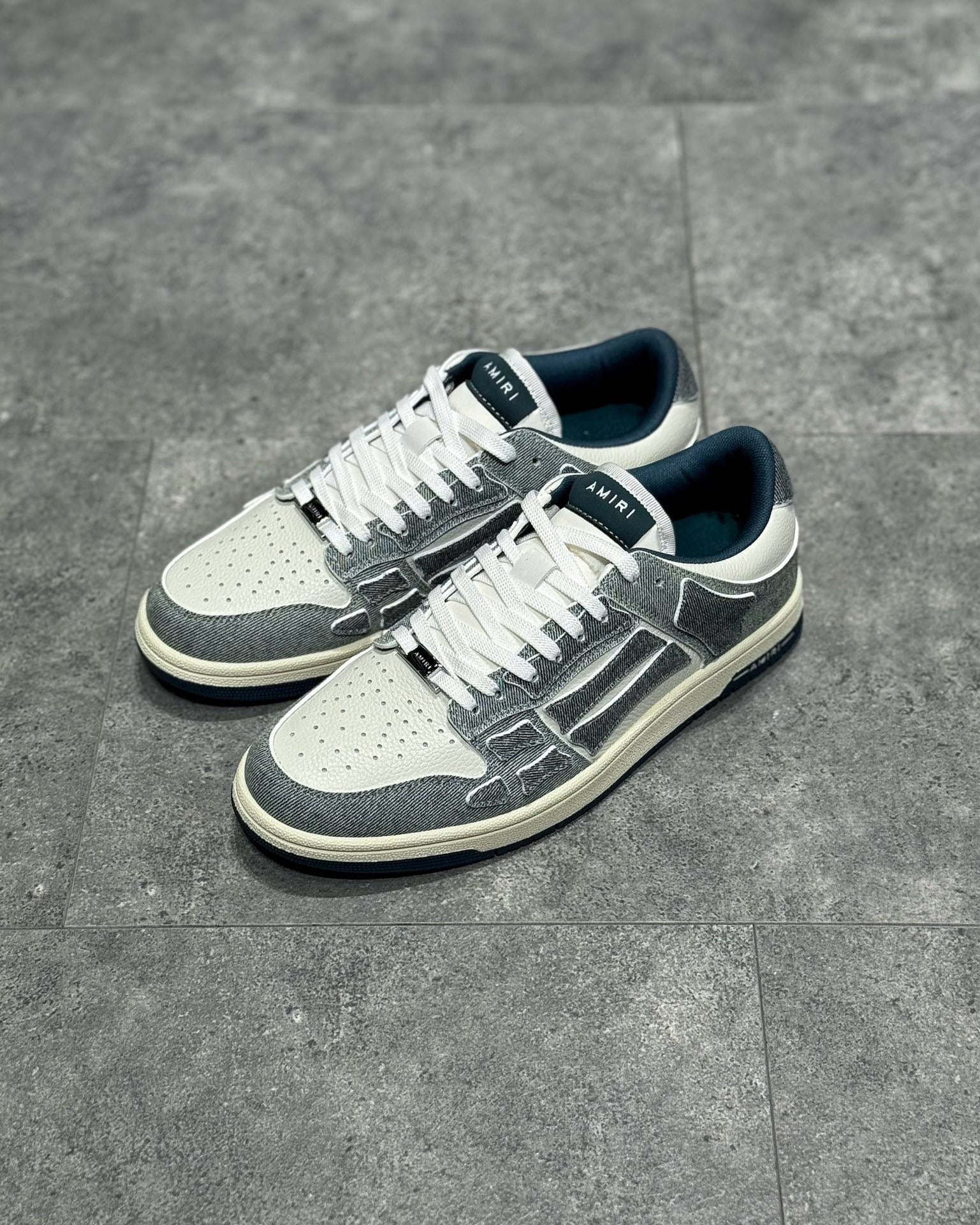 AMR Sneakers