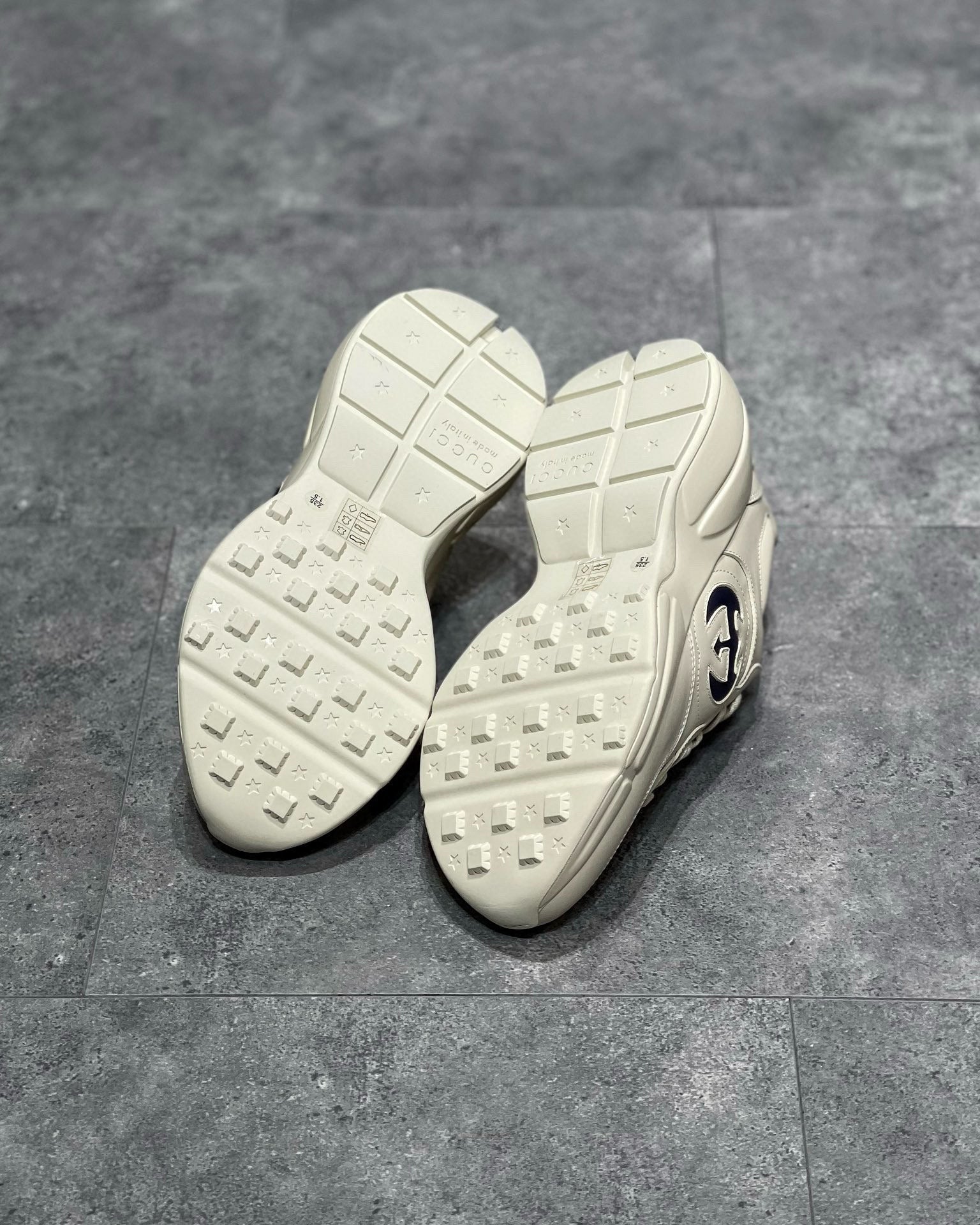 GUC Sneakers