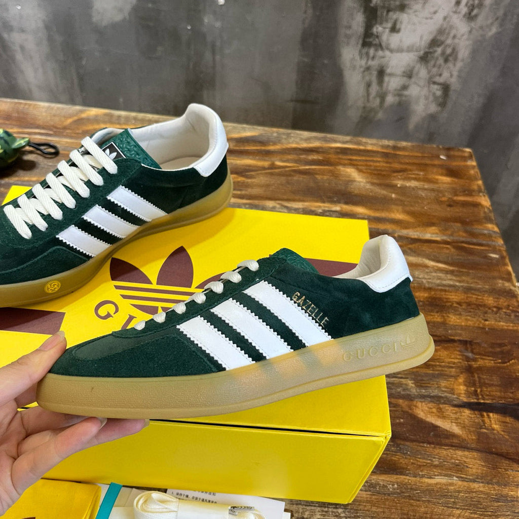GUC Sneakers