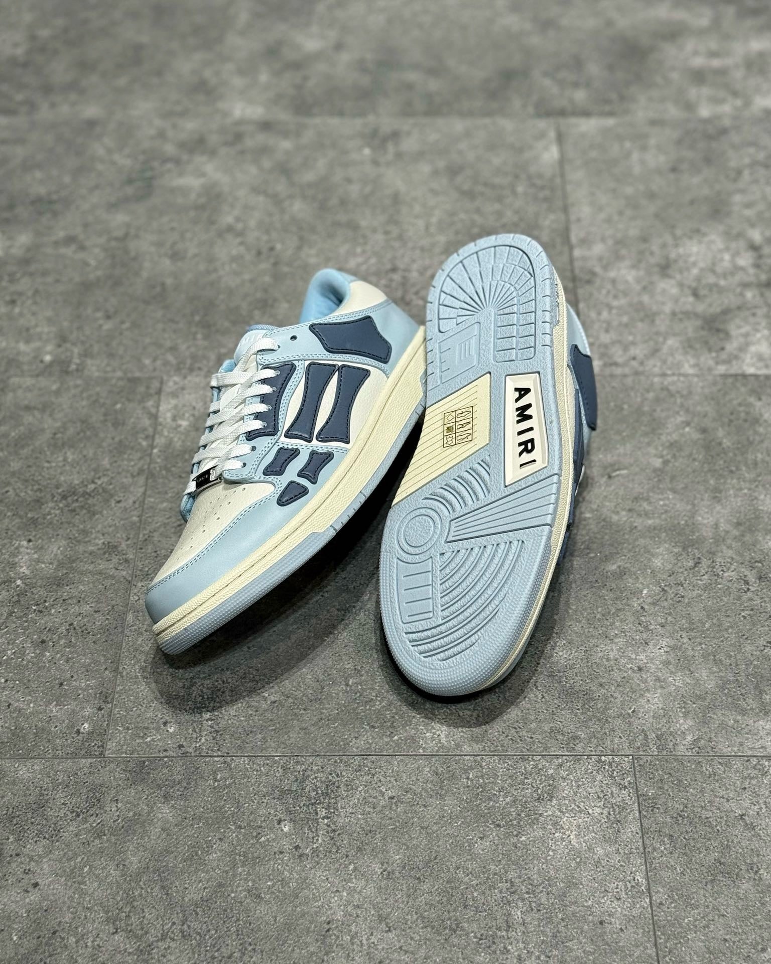 AMR Sneakers