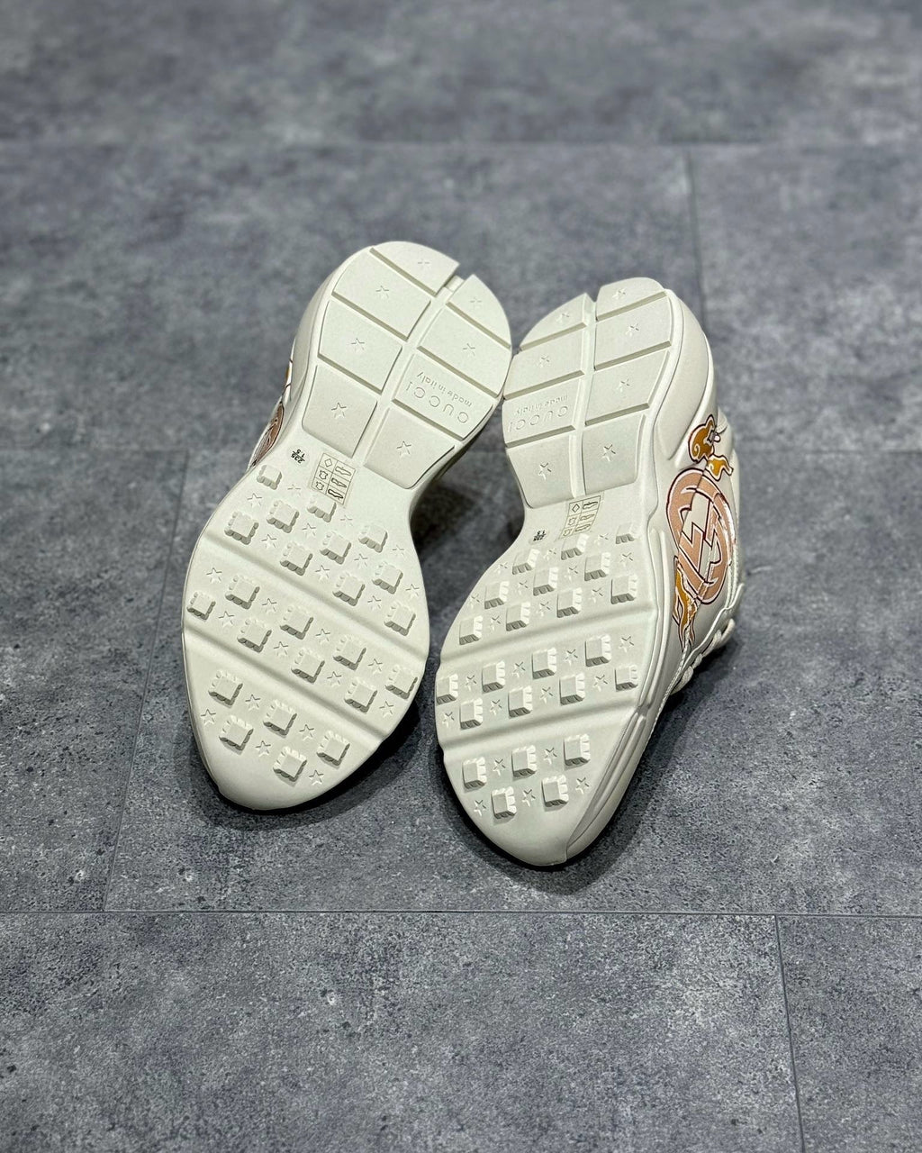 GUC Sneakers