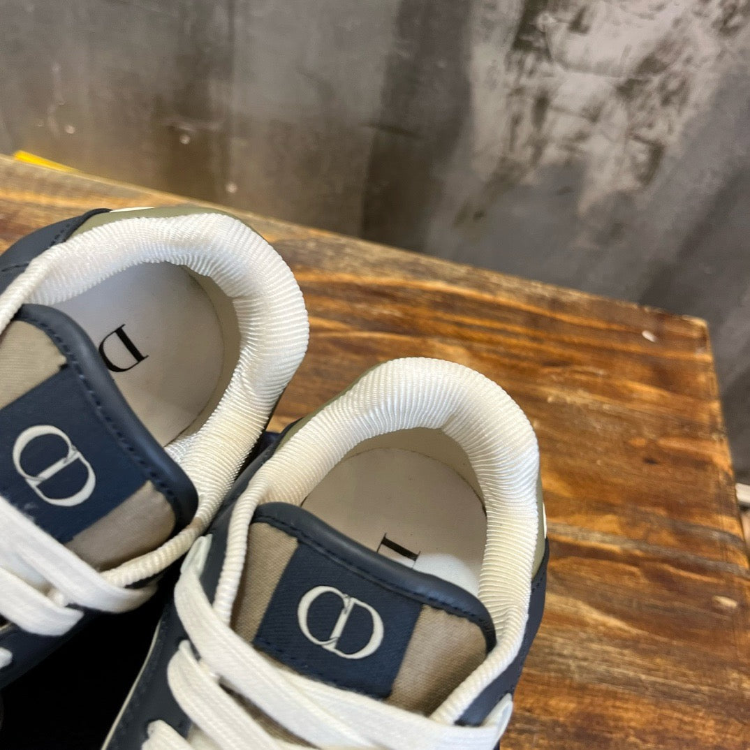 DIO Sneakers