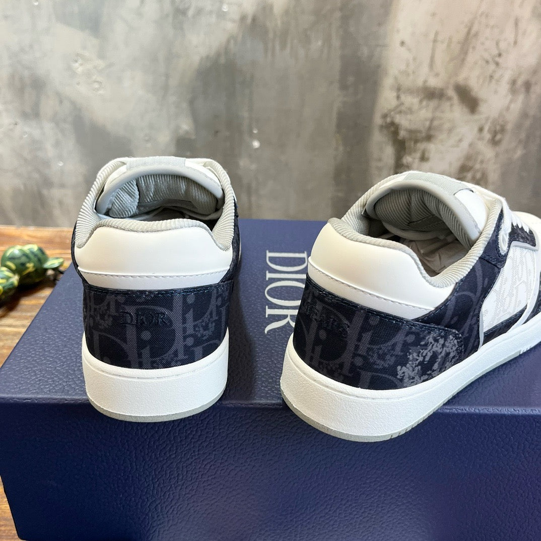 DIO Sneakers