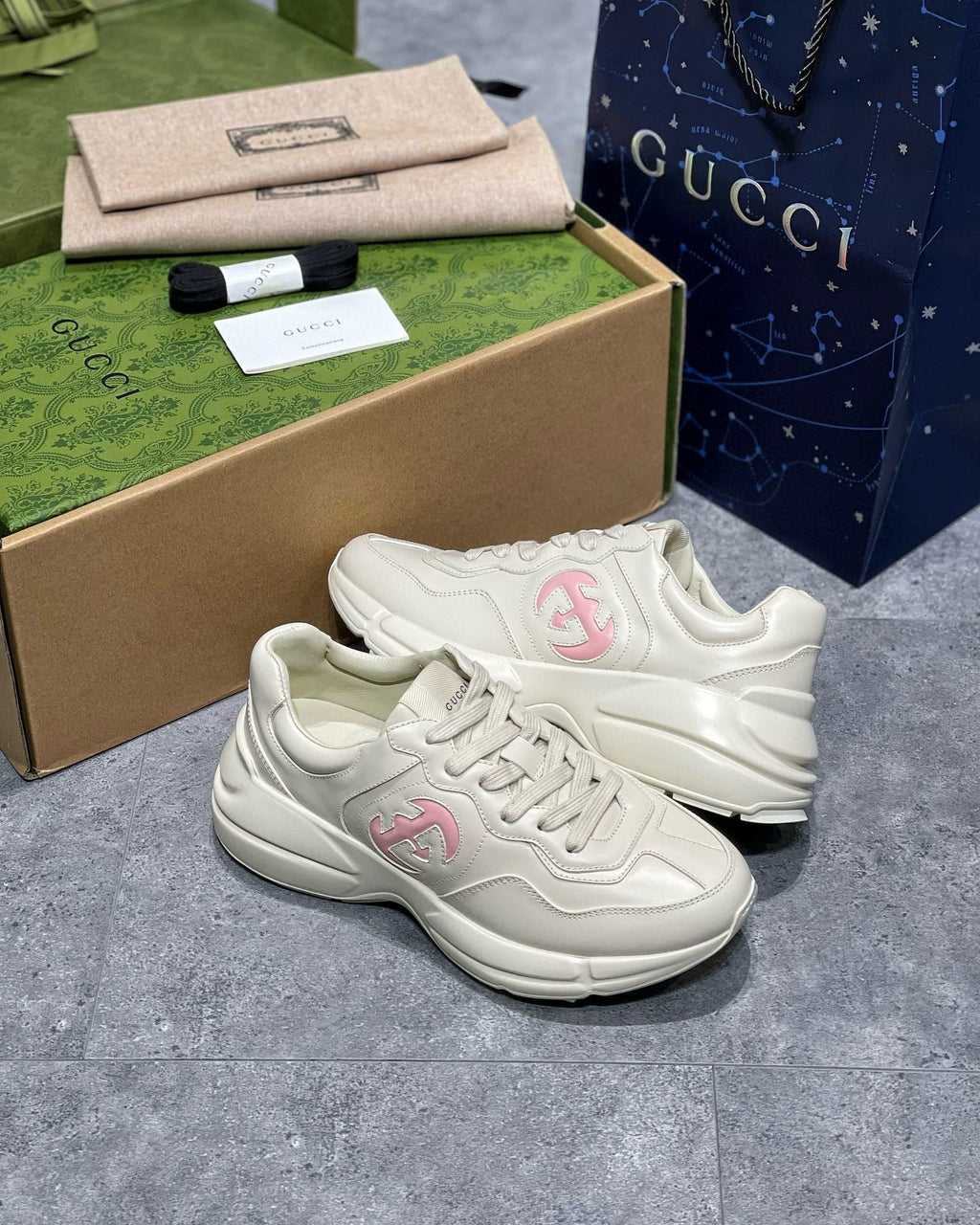 GUC Sneakers