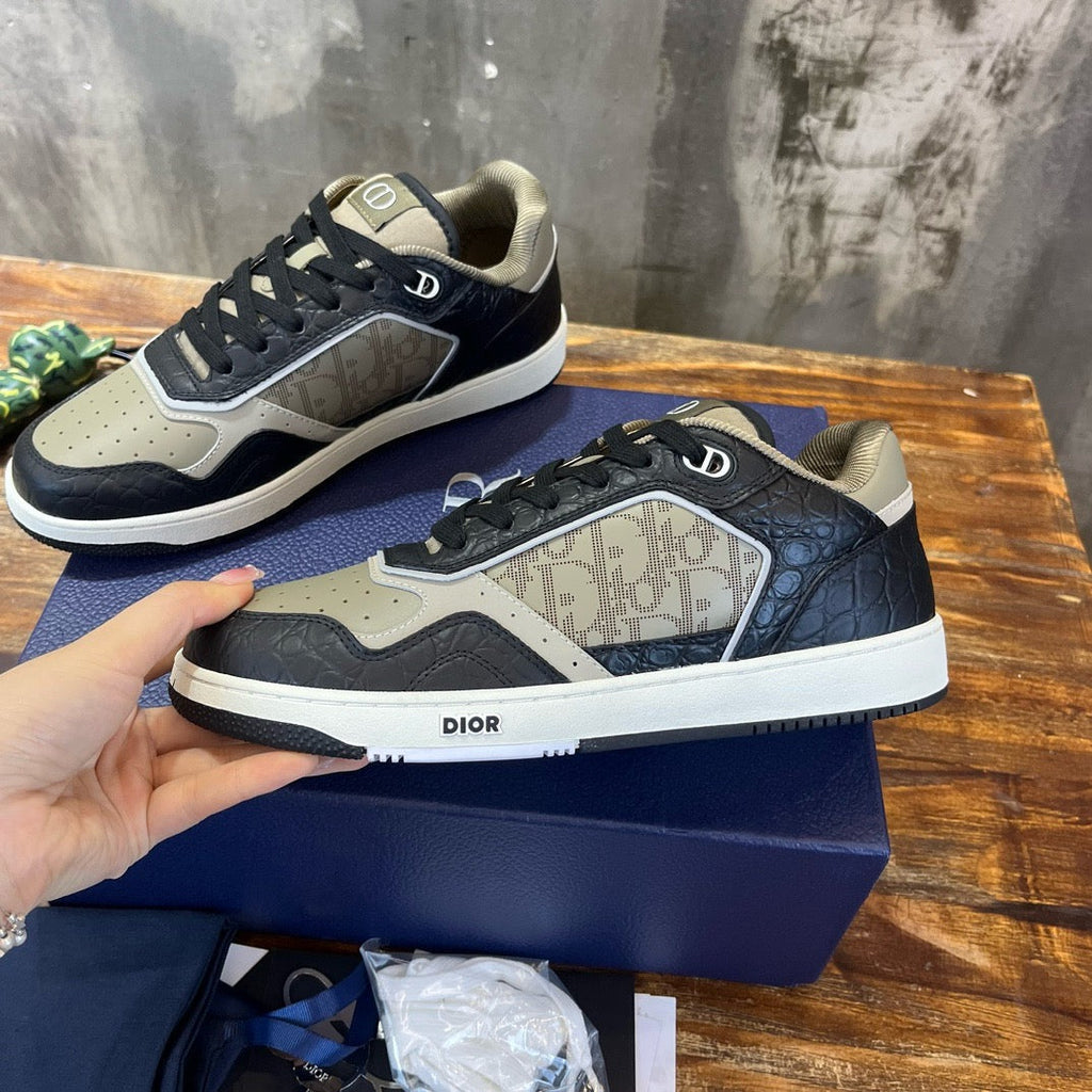 DIO Sneakers