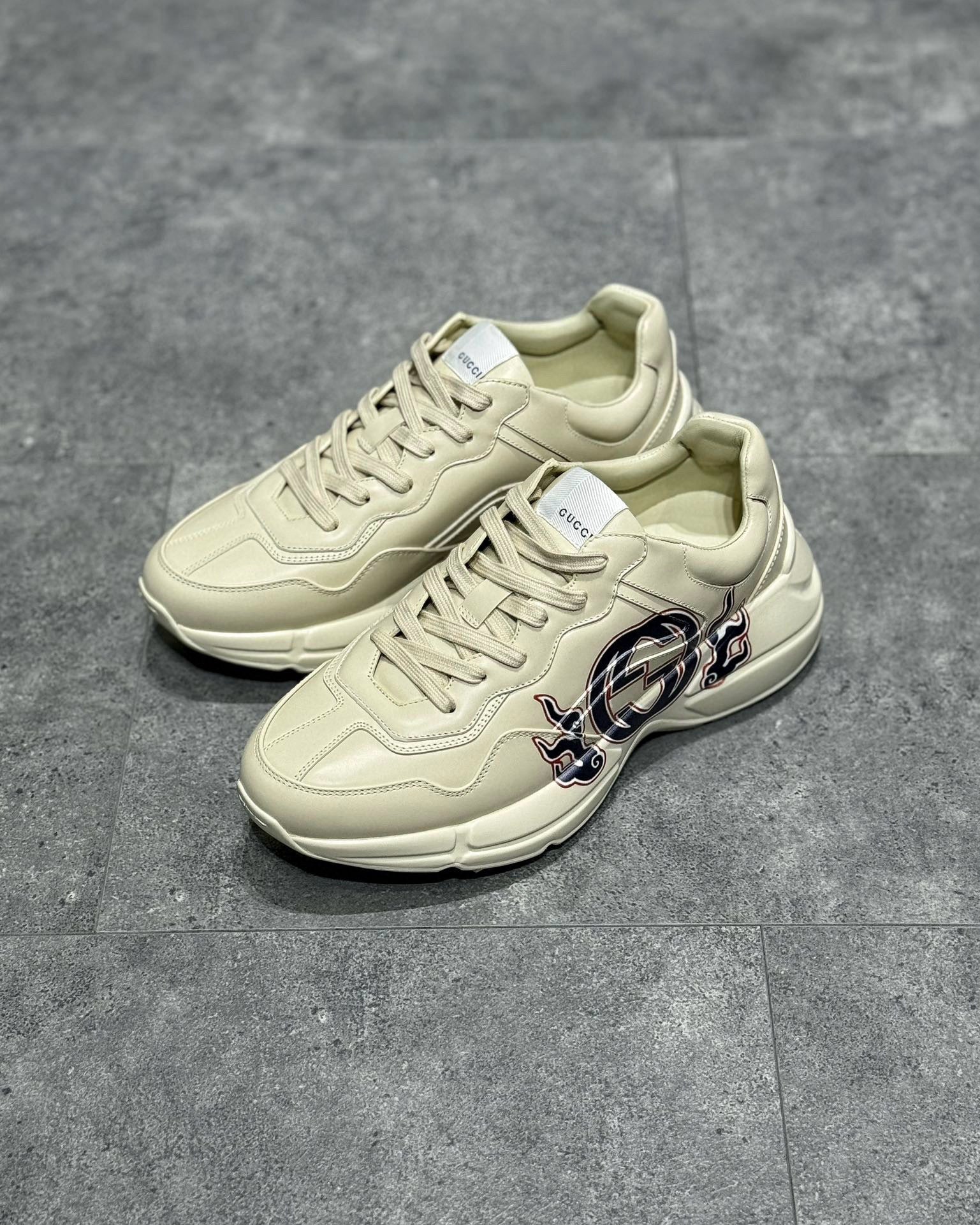GUC Sneakers