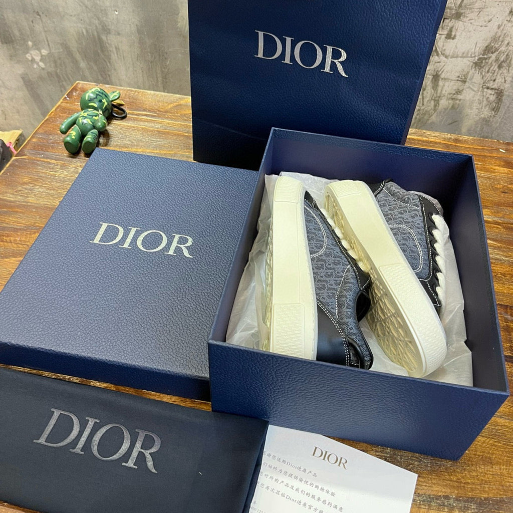 DIO Sneakers