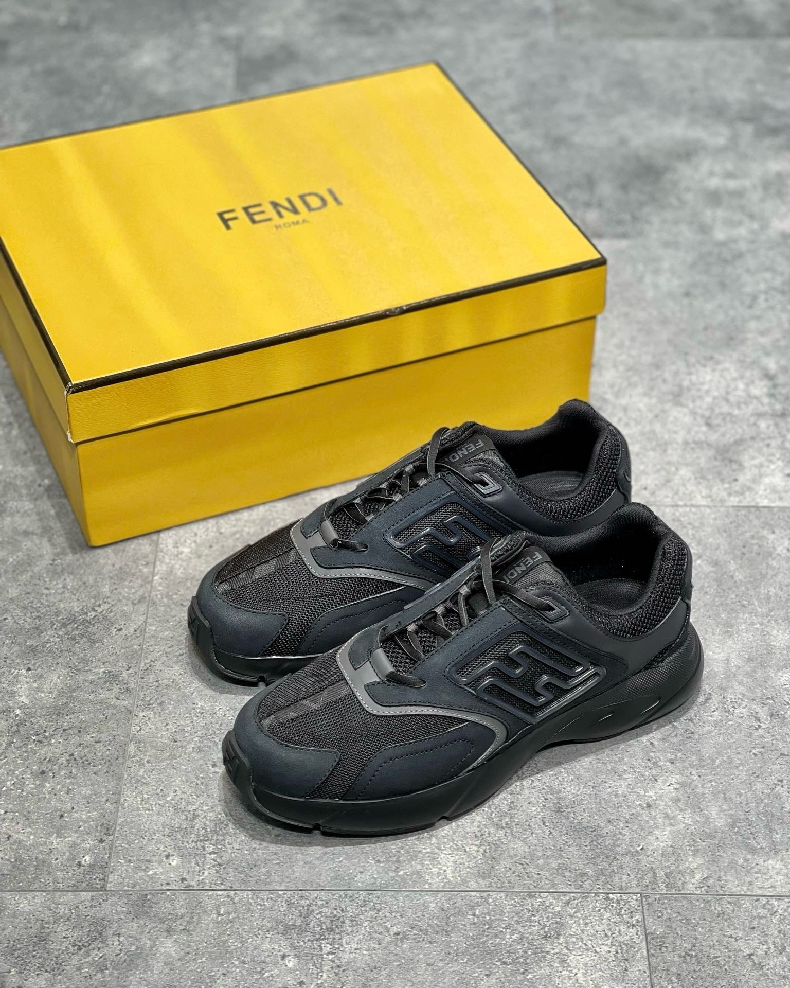 FEN Sneakers