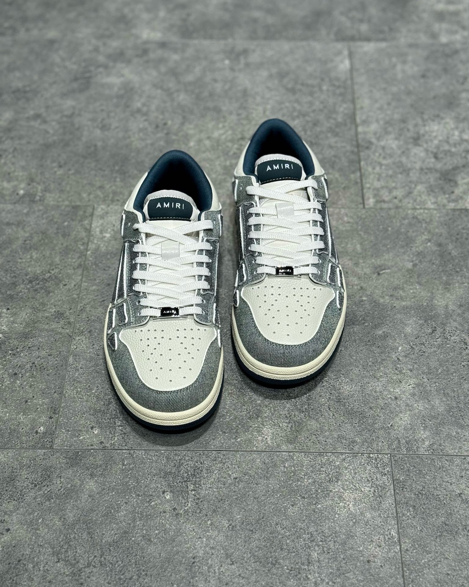 AMR Sneakers