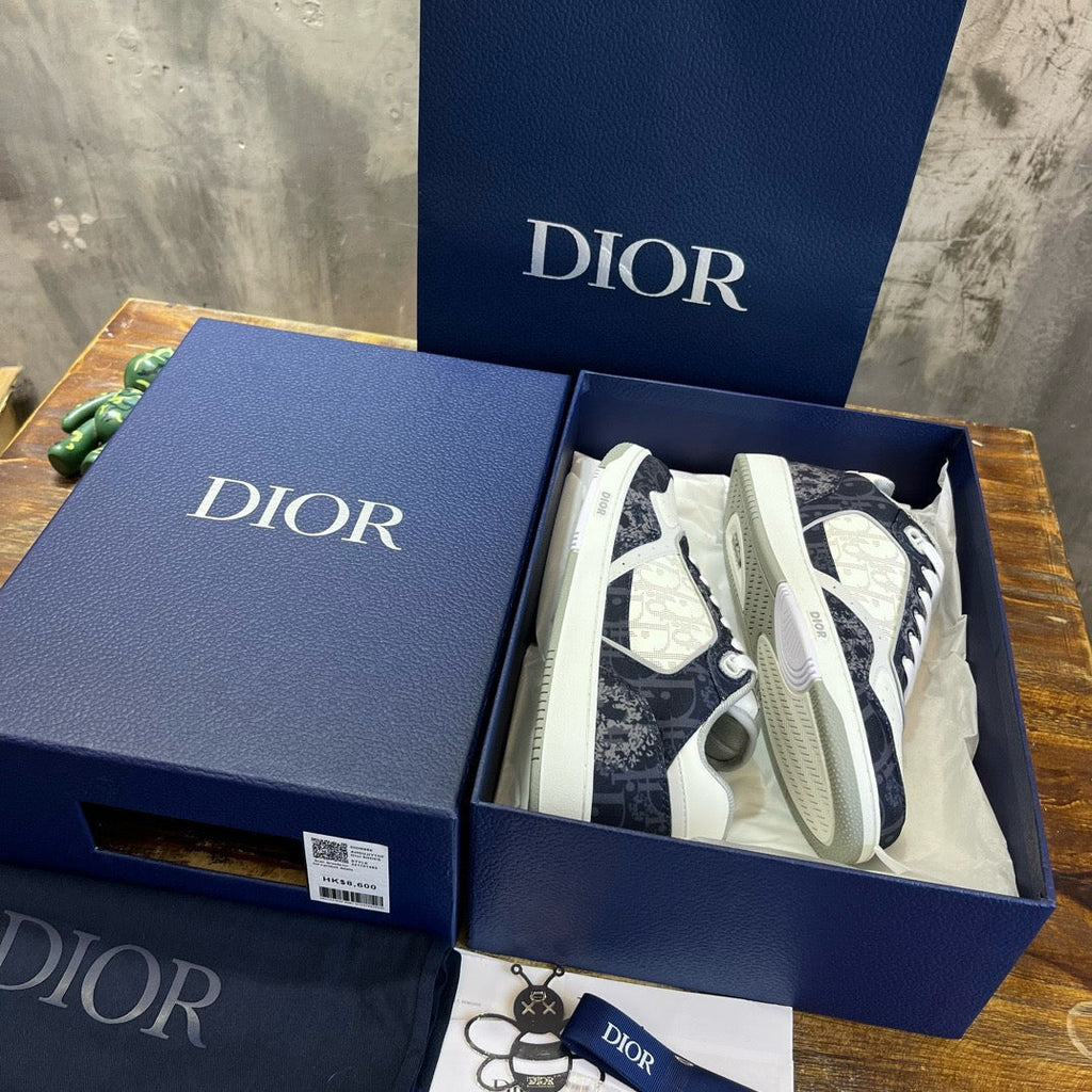 DIO Sneakers