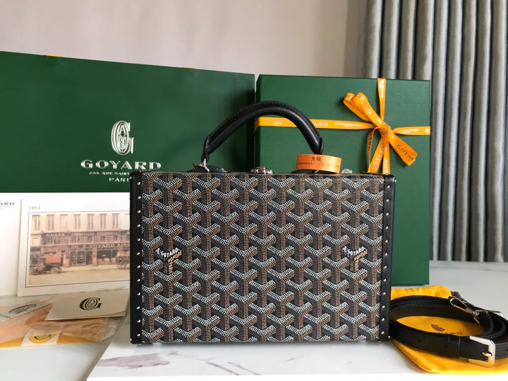 GOY Grand H√¥tel 24.5x7.5x17cm