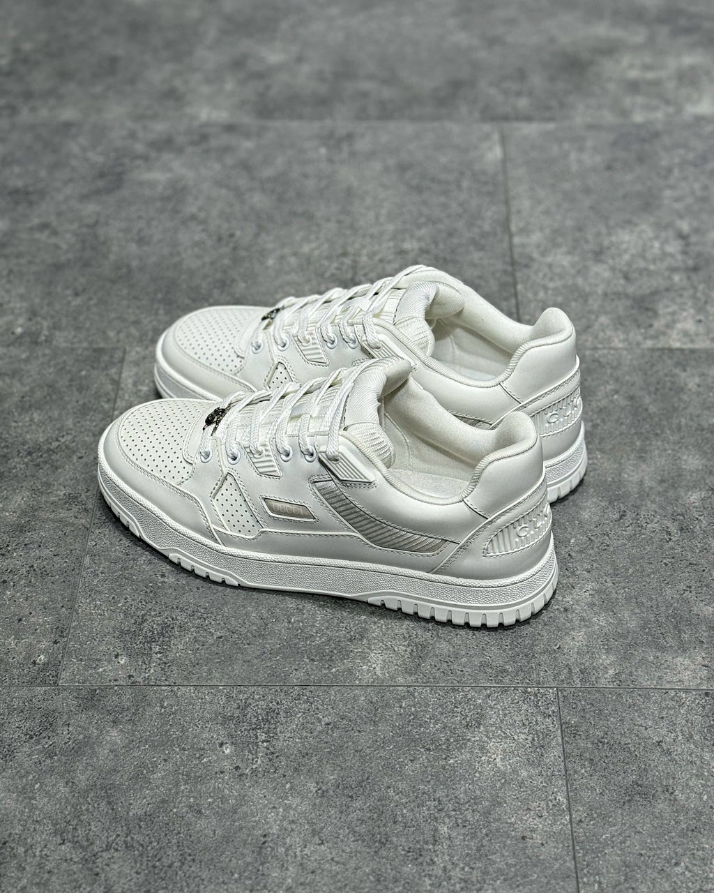 GUC Sneakers