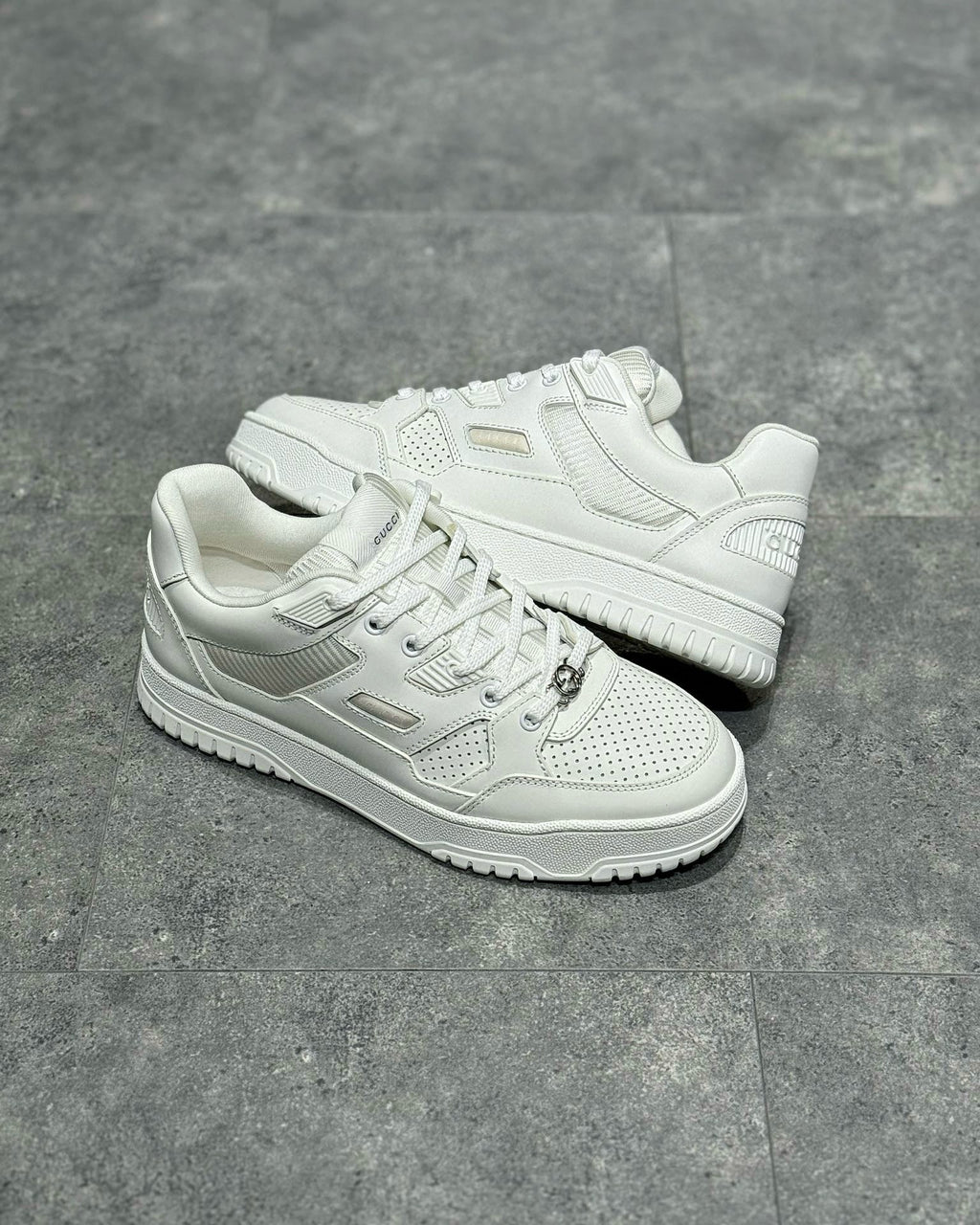 GUC Sneakers