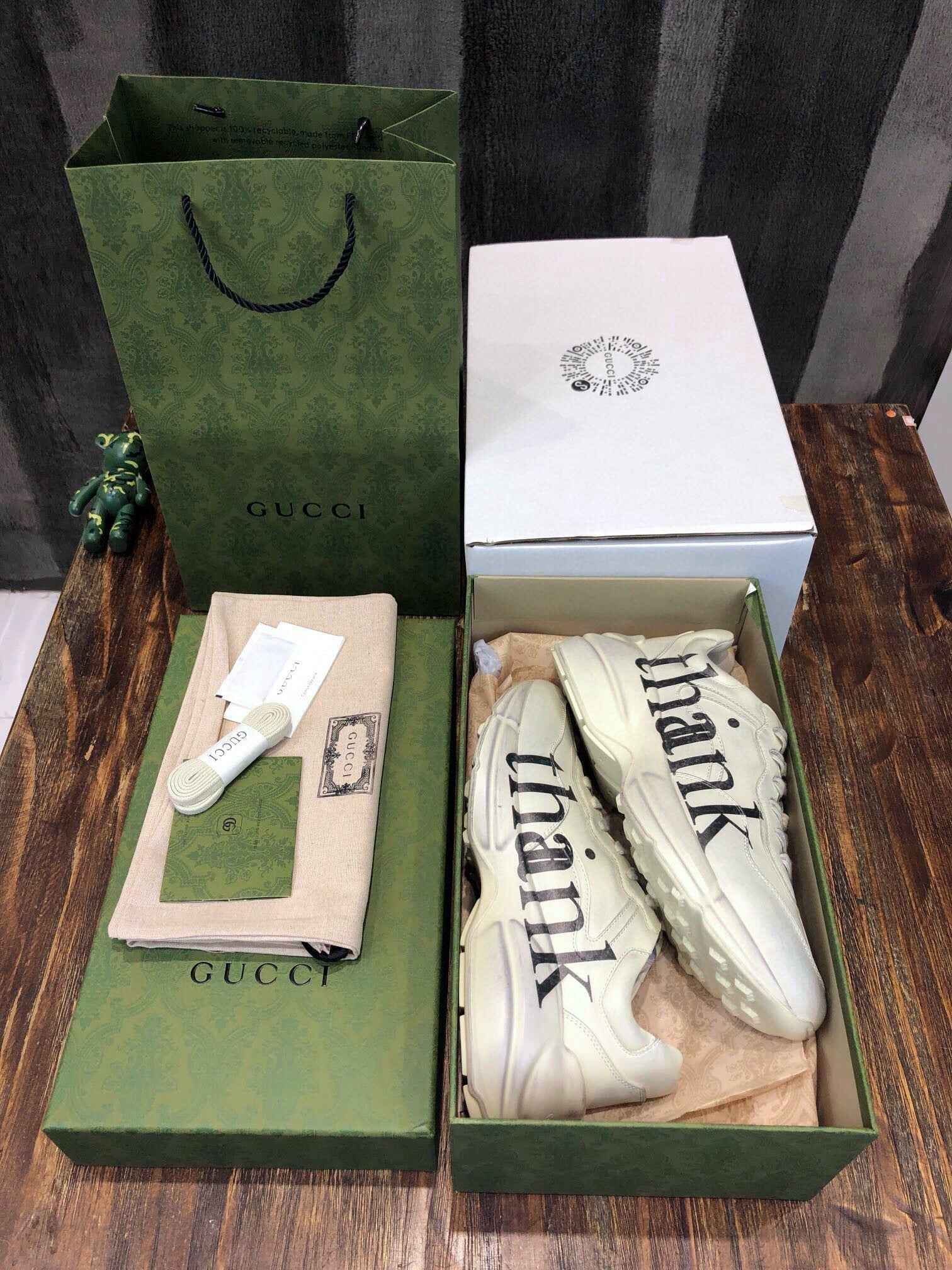 GUC Sneakers