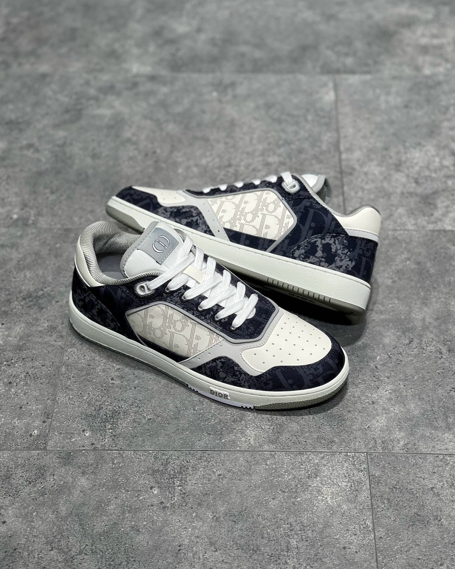DIO Sneakers