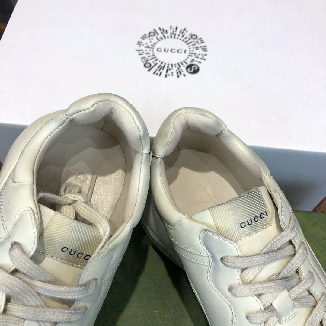 GUC Sneakers