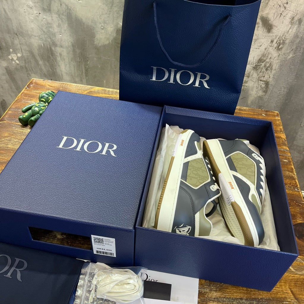 DIO Sneakers