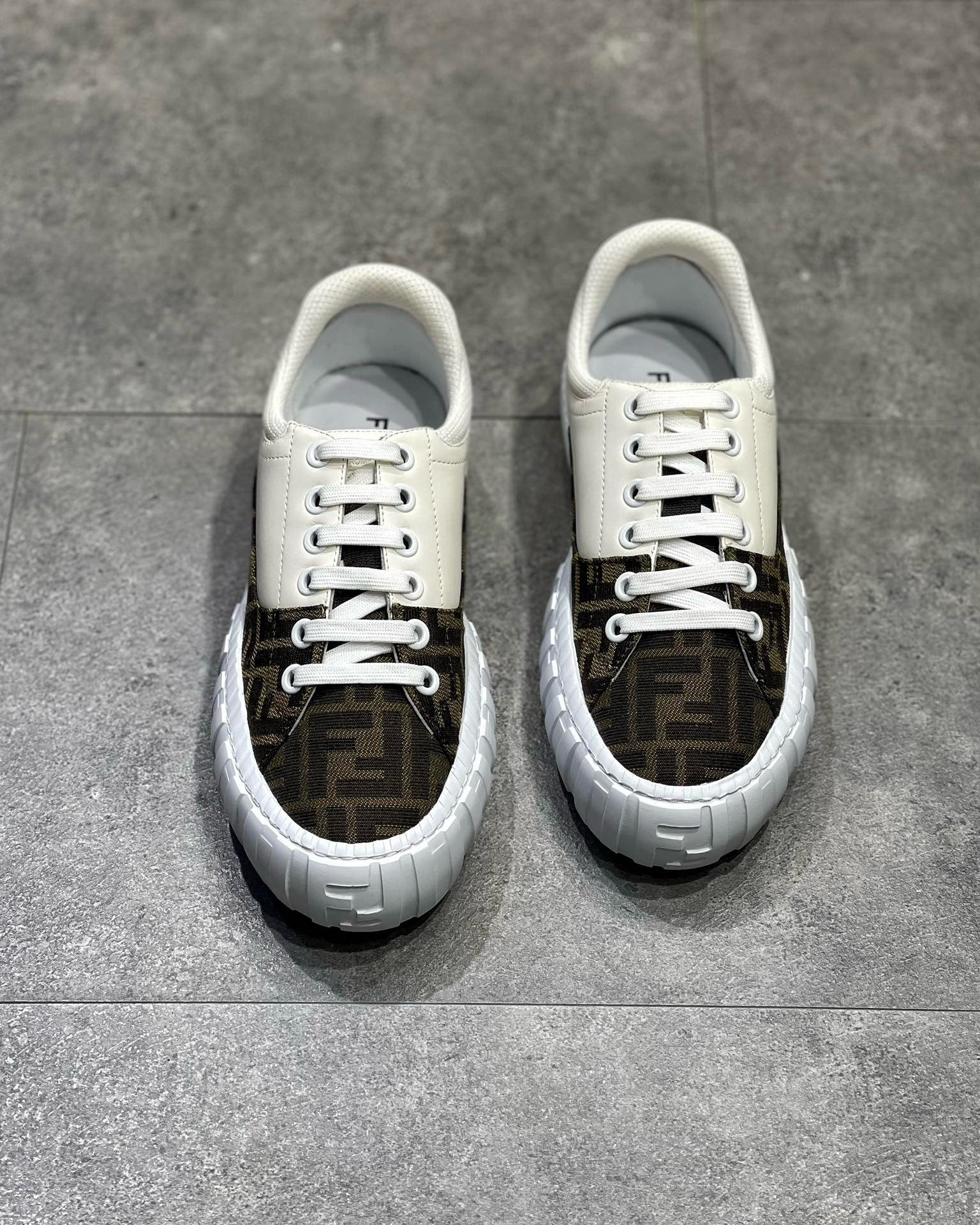 FEN Sneakers