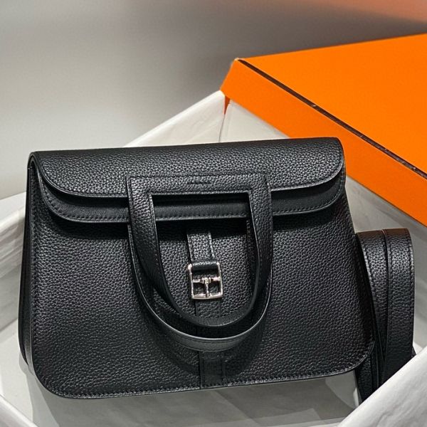 HERM Halzan 25 Bag in Black Clemence Leather