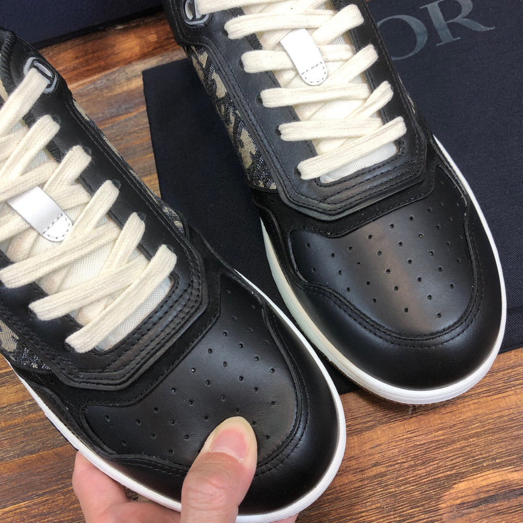 DIO Sneakers