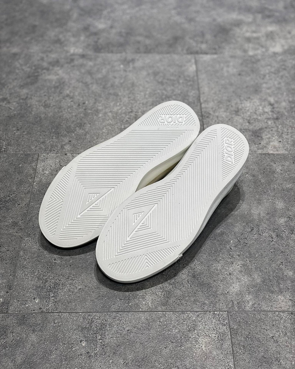 DIO Sneakers