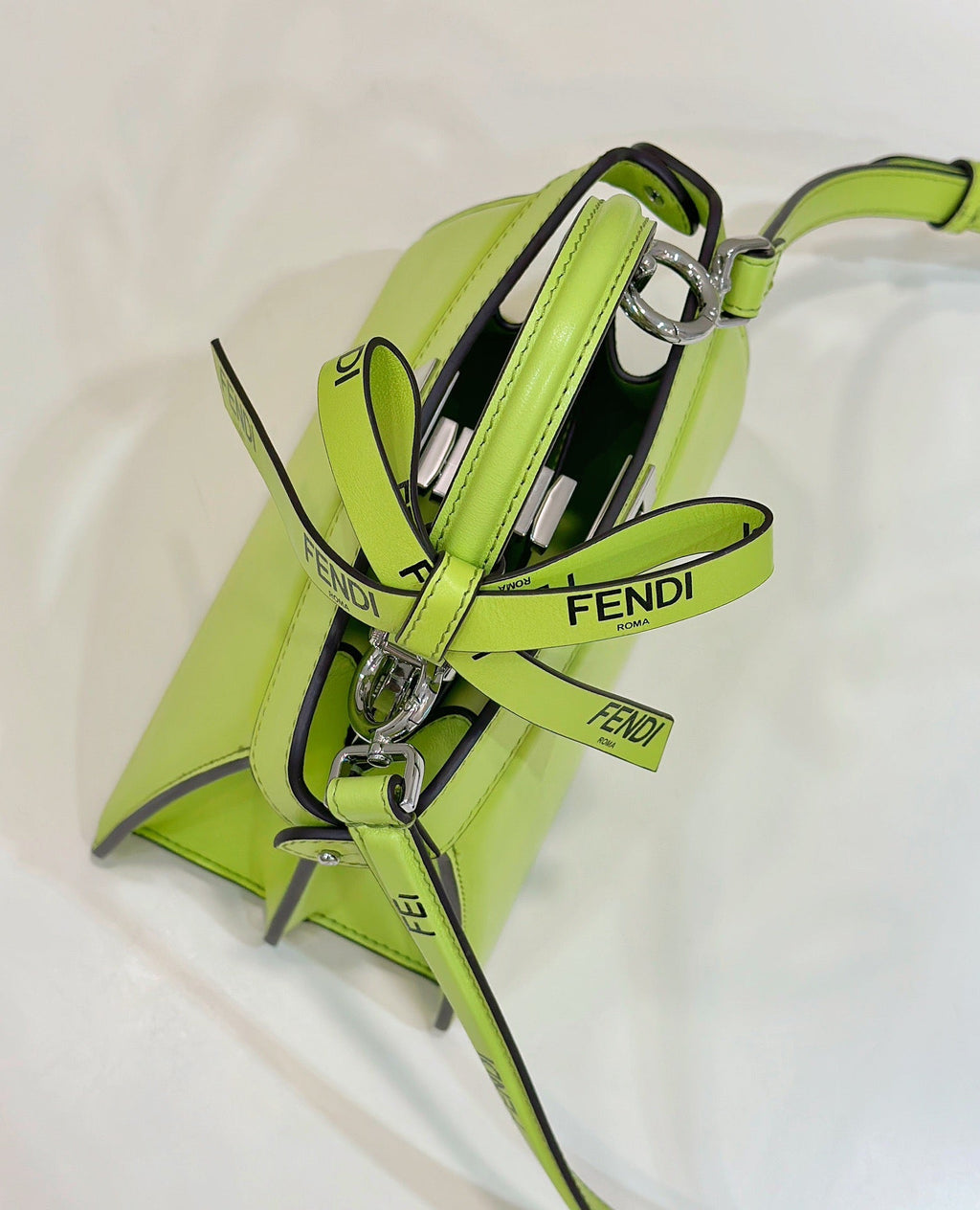 FEN Peekaboo