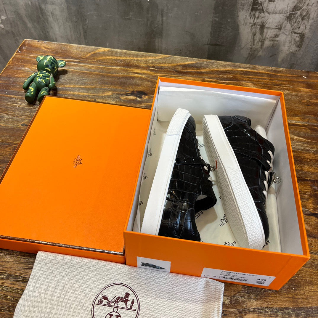 HERM Sneakers