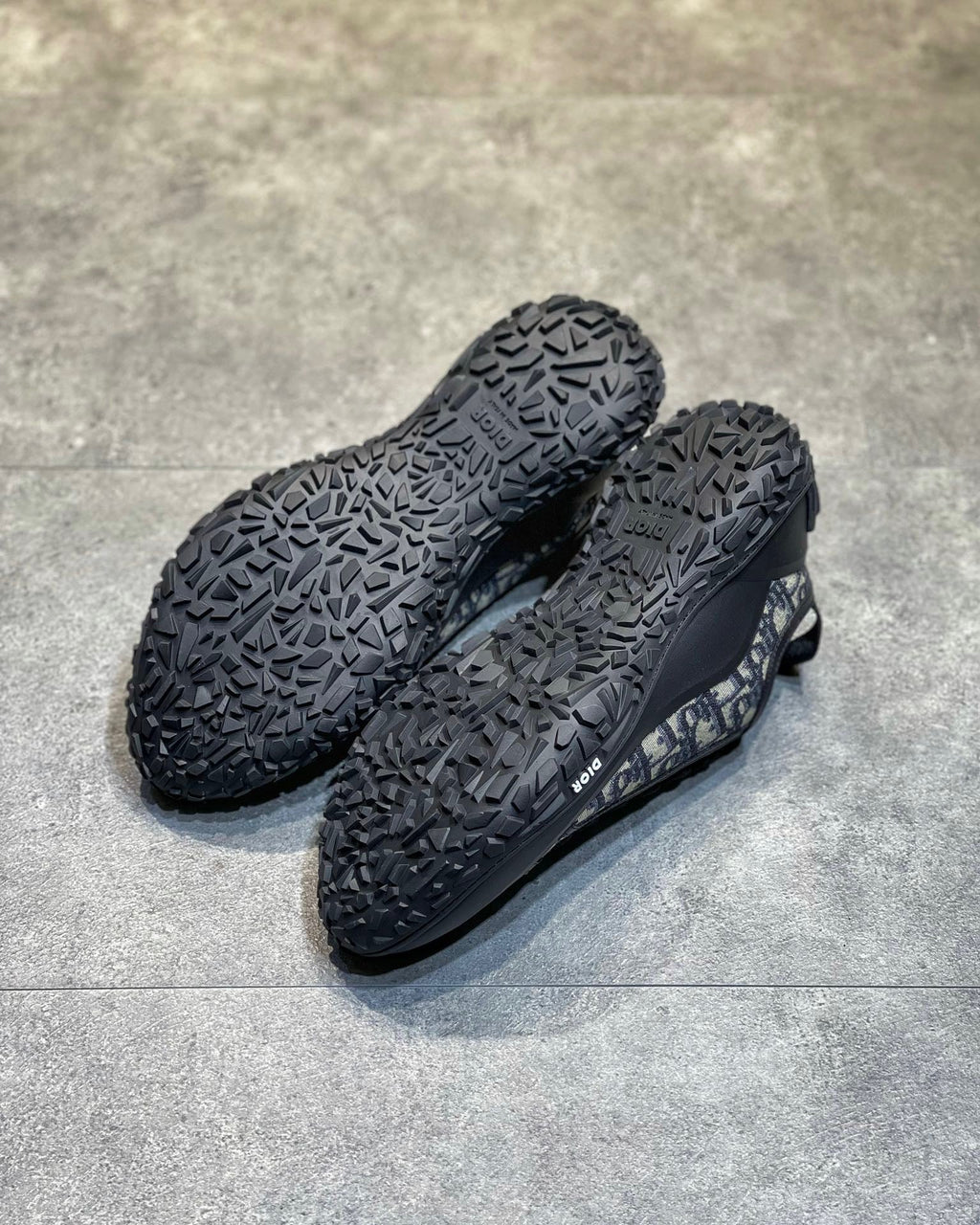 DIO Sneakers