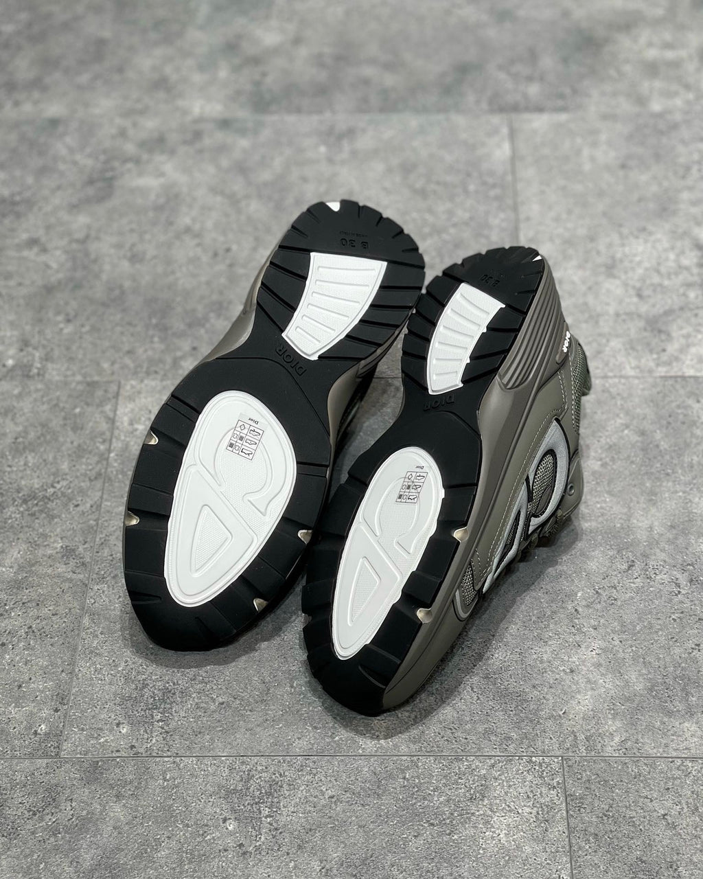 DIO Sneakers