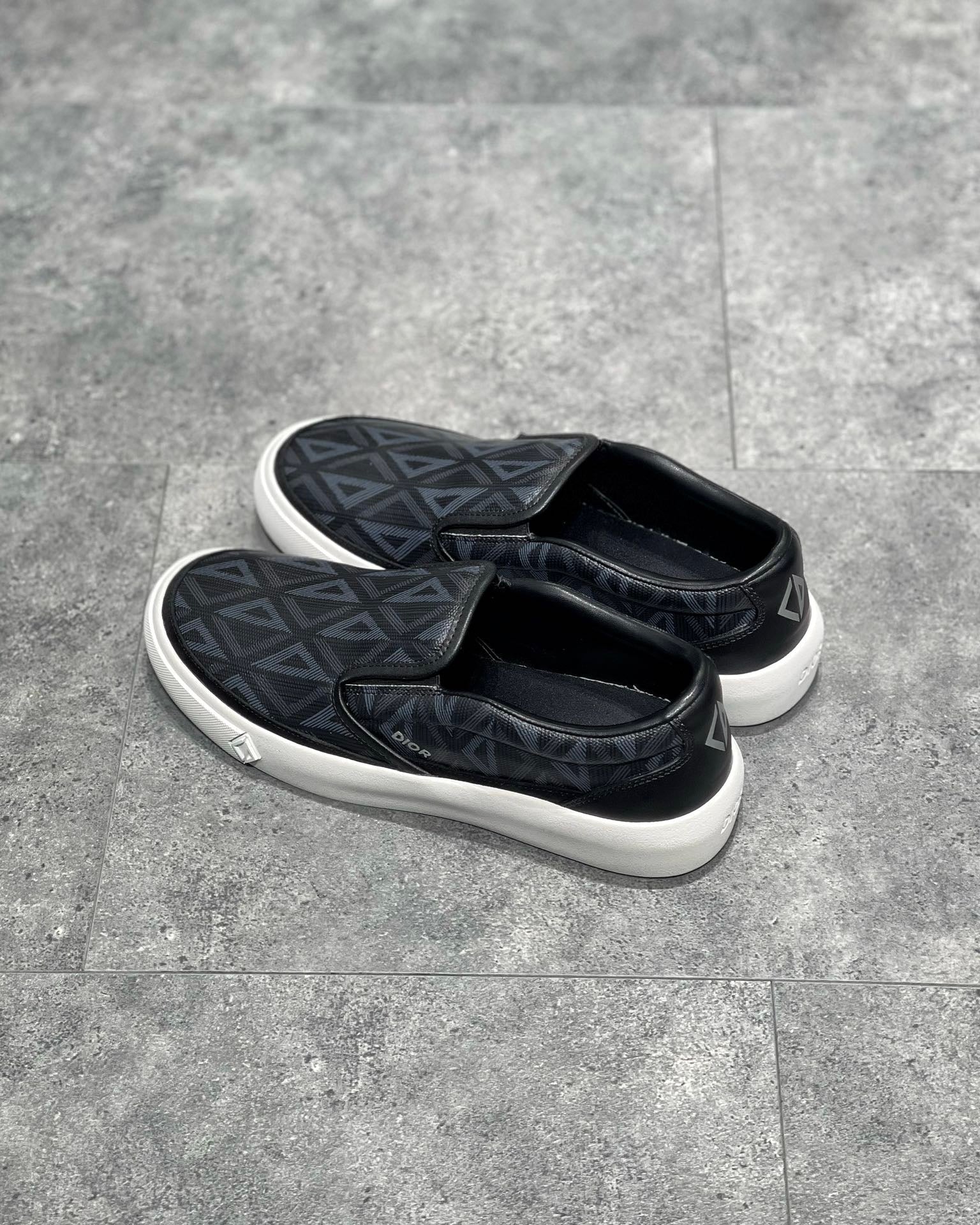 DIO Sneakers
