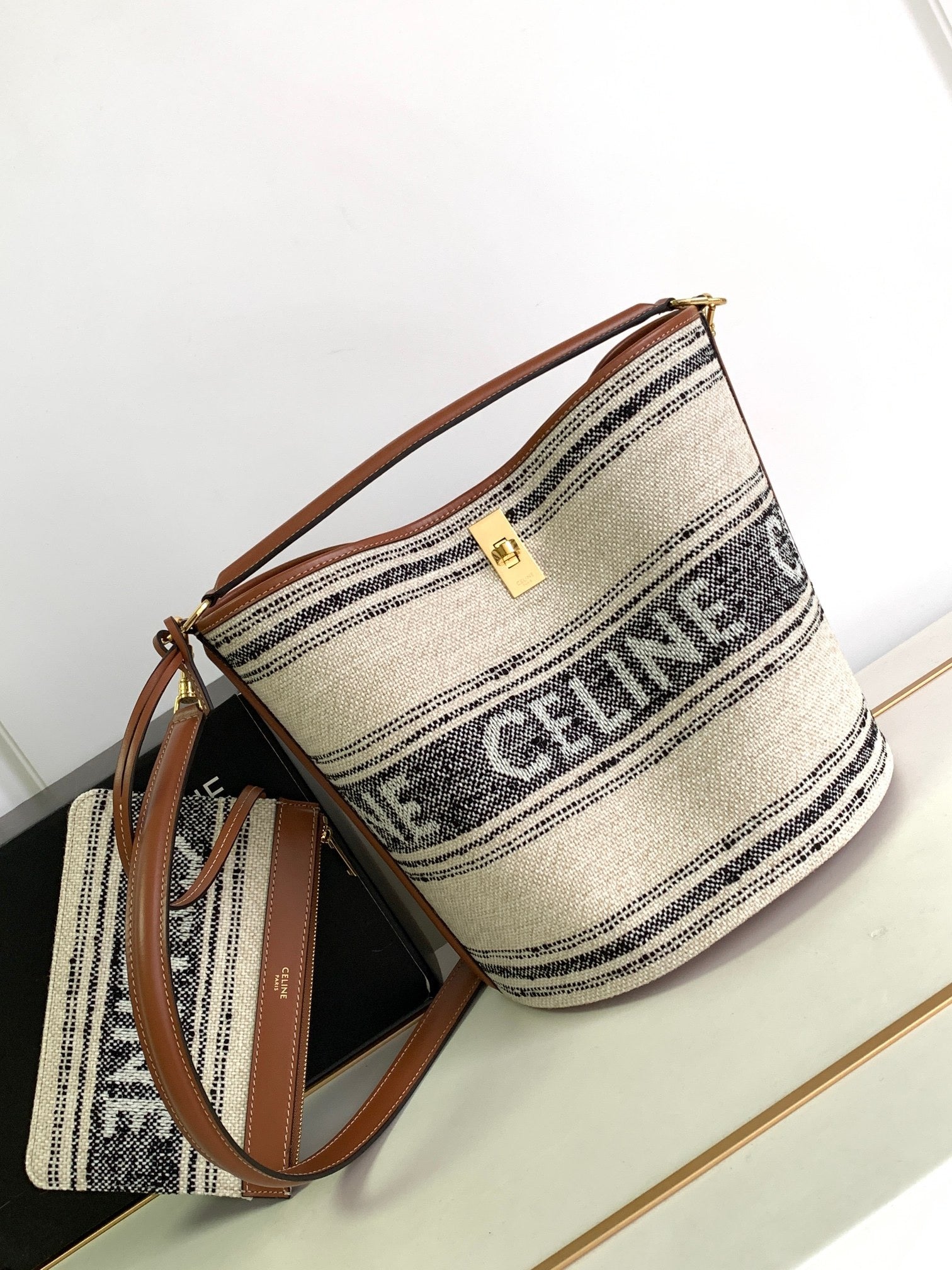 CEL 16 Bucket