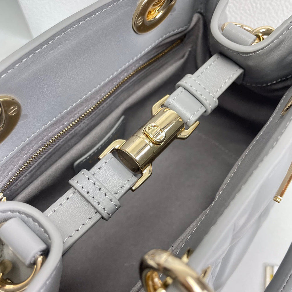 DIO handbag