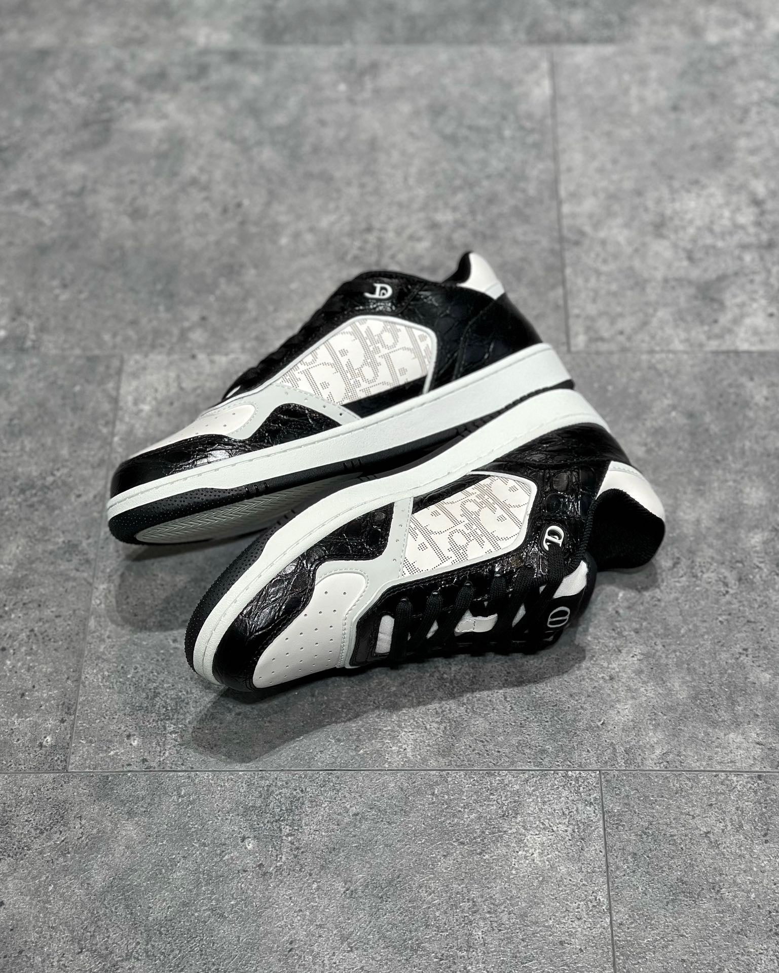 DIO Sneakers
