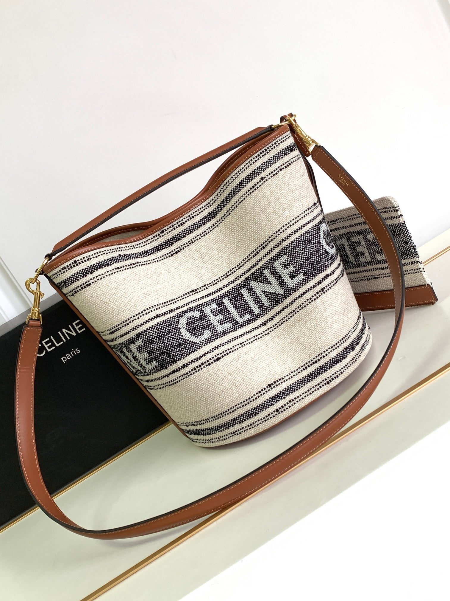 CEL 16 Bucket
