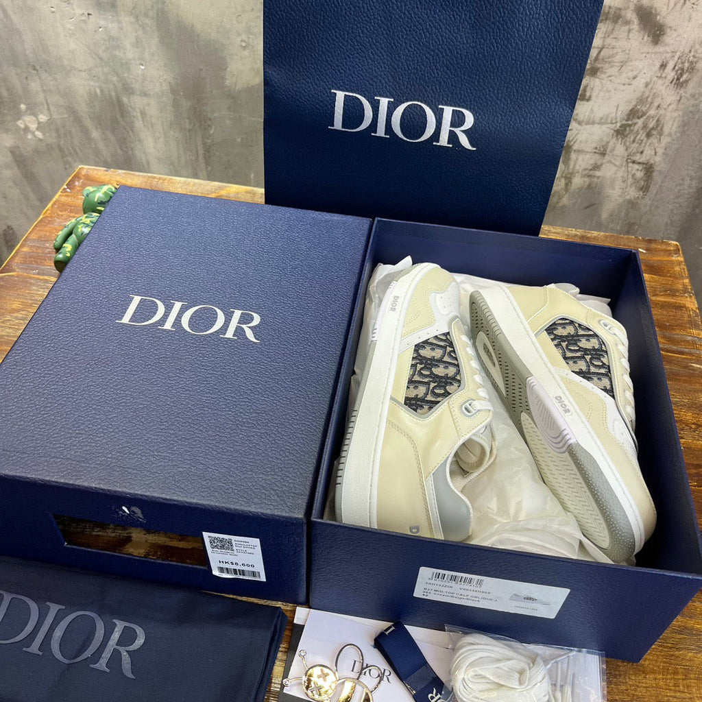 DIO Sneakers