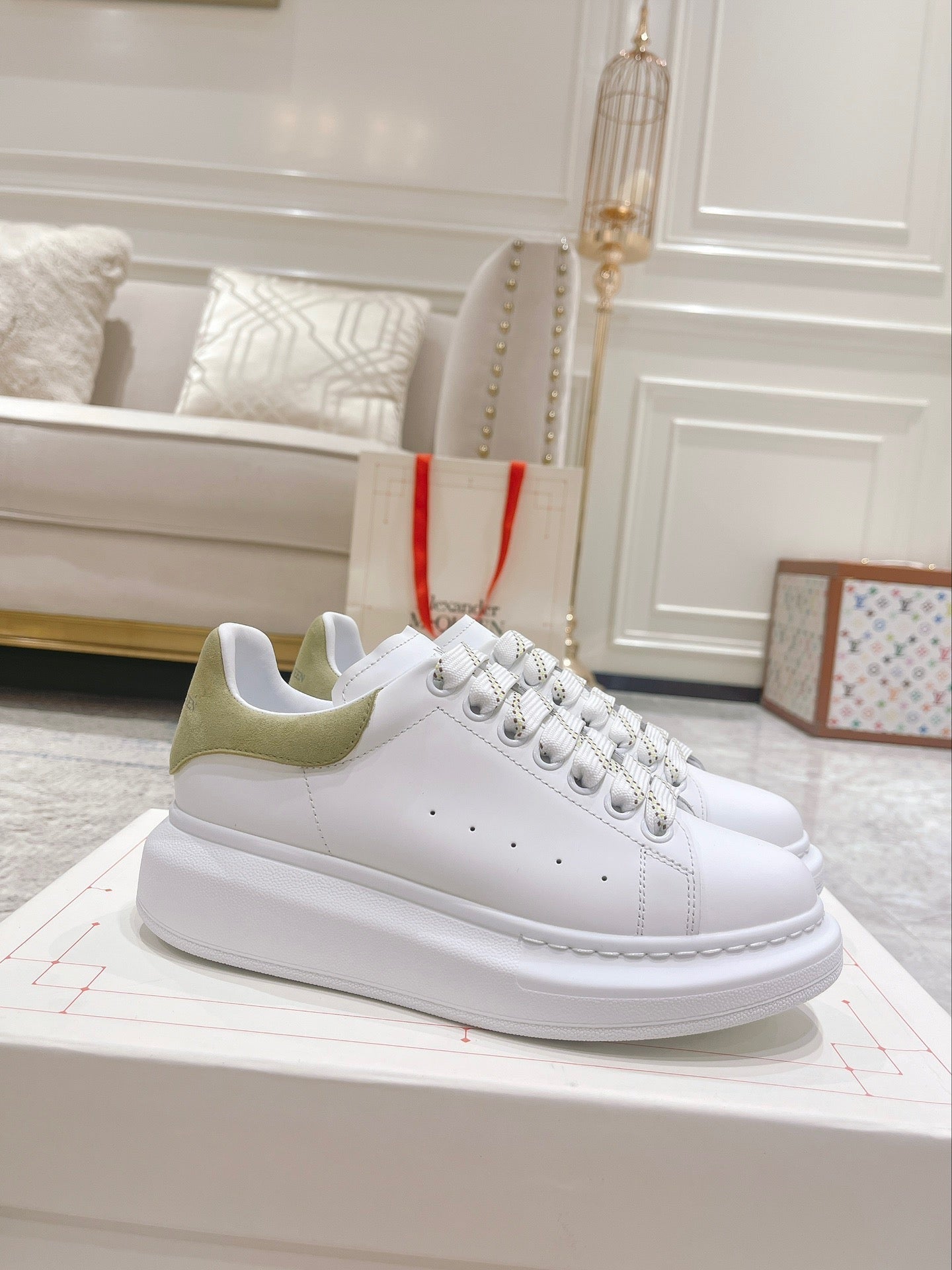 Sneakers & Shoes