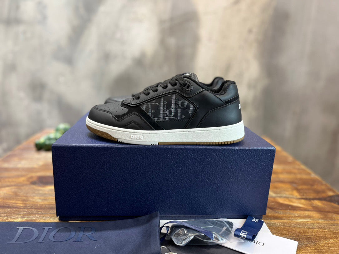 DIO Sneakers