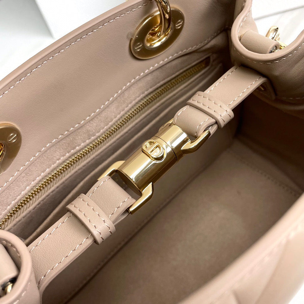 DIO handbag