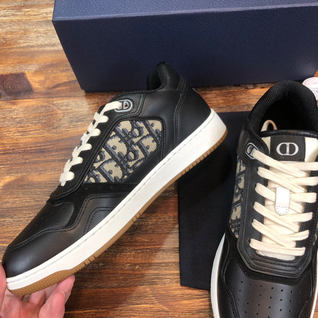 DIO Sneakers